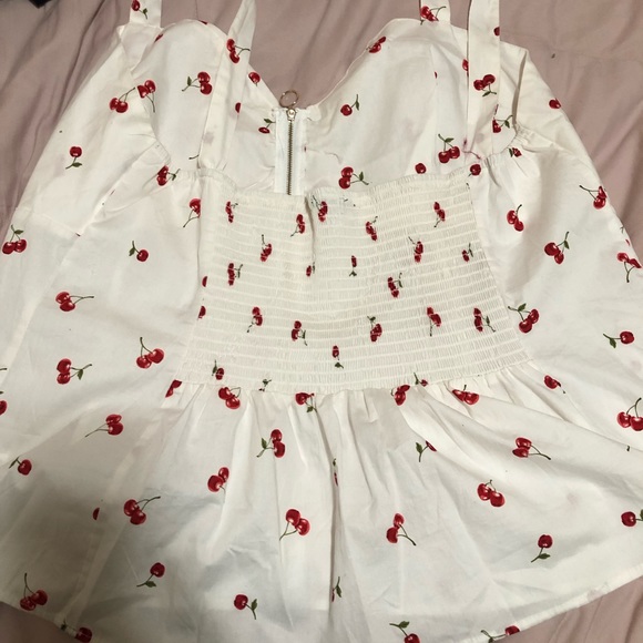 Cute white top with cherry design. Size 3XL - Picture 2 of 4